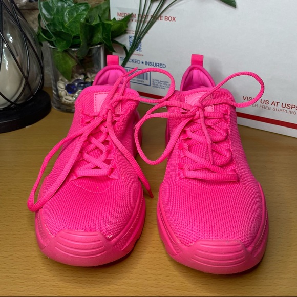 NEW Guess Women’s Hot Pink ‘GGHRISLY-R’ Low Top Running Sneakers - Picture 6 of 7